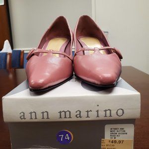 Ann Marino Mod Button Style Woman Shoe